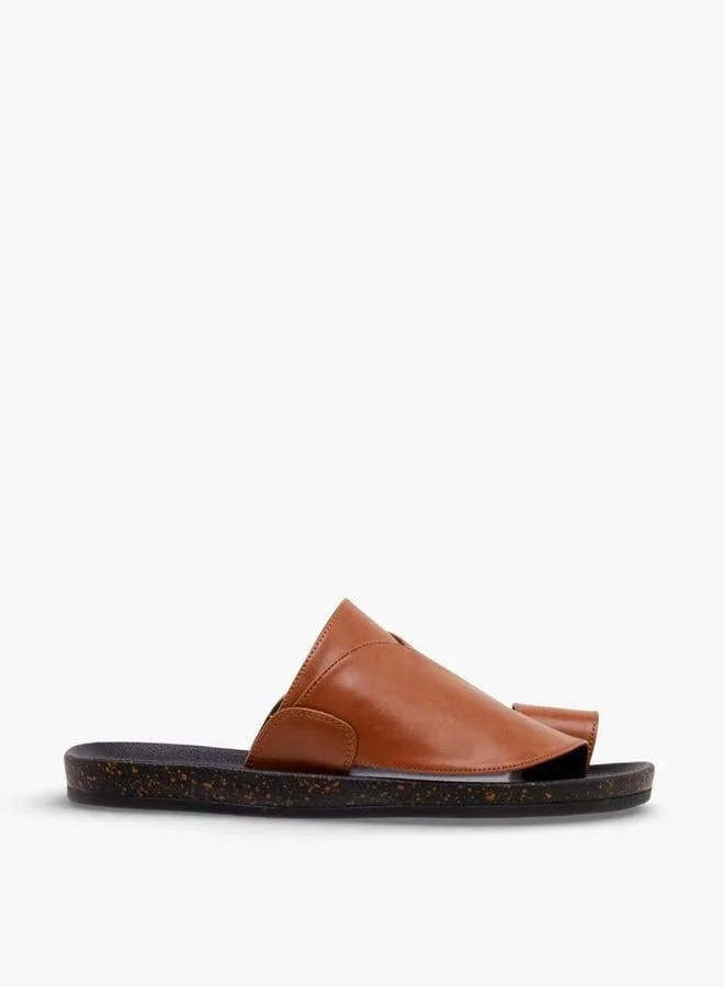 الواحة صنادل رجالية بتفاصيل حلقة إصبع من تشكيلة رمضان